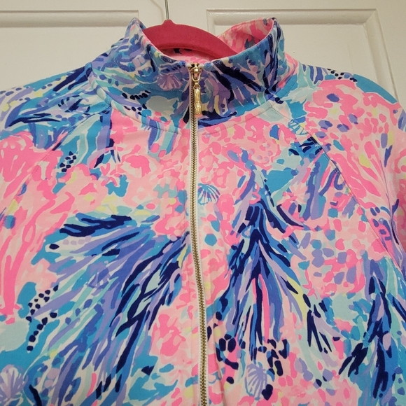 Lilly pulitzer UPF 50+ Skipper Popover in Periwinkle. - Picture 5 of 11